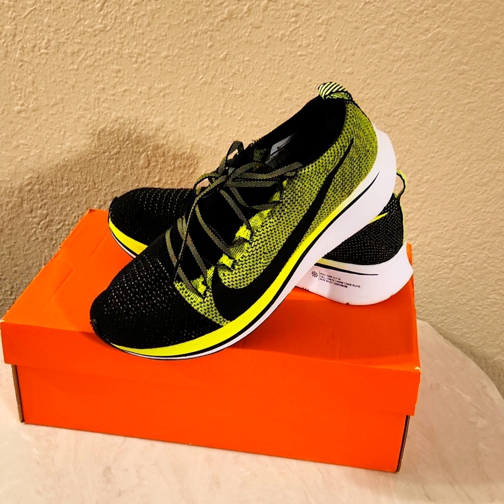 NIKE ZOOM FLY FLYKNIT
